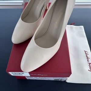 Salvatore Ferragamo Women's Cream Heels